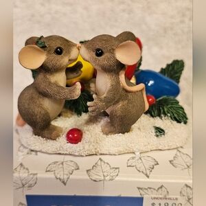 Charming Tails Figurine Kiss-mas Lights Retired Limited